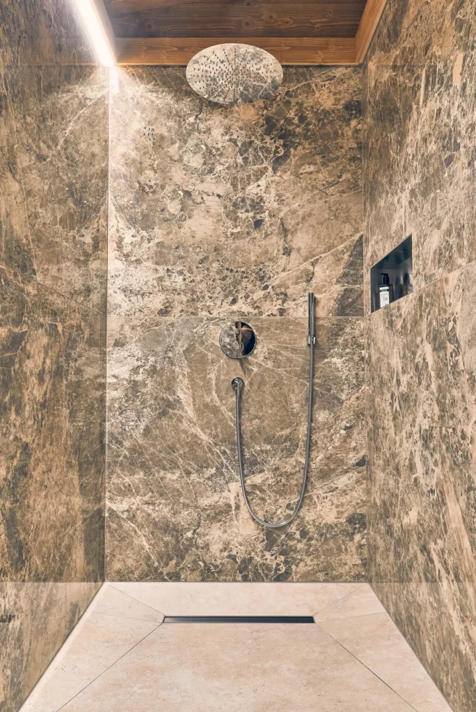 Chalet in Tyrol. With luxurious bathrooms. Shower